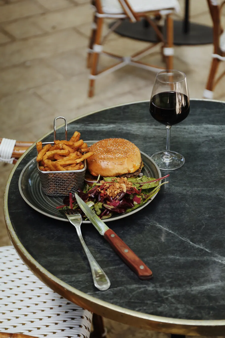 Black Angus, tomme de brebis, cerises noires